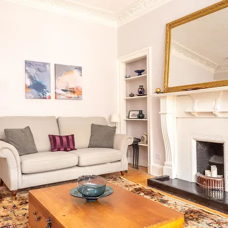 Holiday home Beautiful Victorian Townhouse With Private Garden, Close To The Beach *
