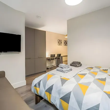 Spacious Studio Apt 2 - Very Central Location Edimburgo