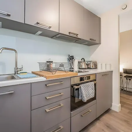 Spacious Studio Apt 2 - Very Central Location Appartamento Edimburgo