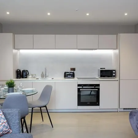 Dragon - Centre 2 Bed شقة *