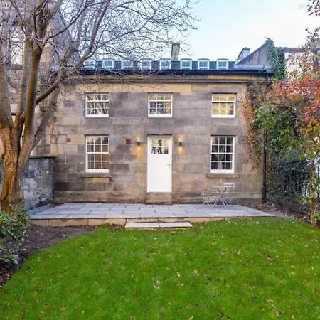 Dragon - Yukina - 2 Bed Centre House With Garden * Edinburgh
