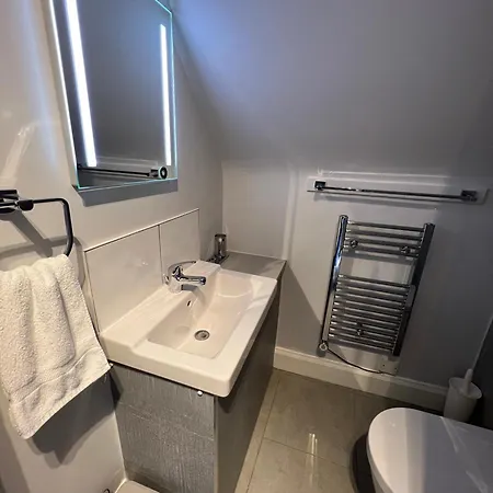 Gladstone House 4*