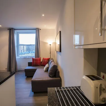 Stylish - Near Haymarket, Walk To Castle And Princes Street *