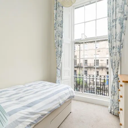 Feriehus Light And Spacious 2 Bedroom Flat In Heart Of Edinburgh