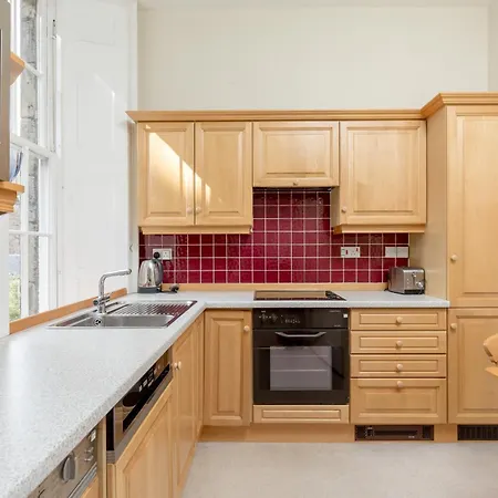 Apartment Light And Spacious 2 Bedroom Flat In Heart Of Edinburgh