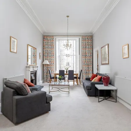 Light And Spacious 2 Bedroom Flat In Heart Of * Edinburgh