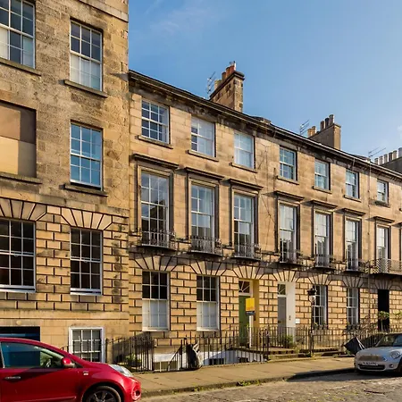 Lägenhet Light And Spacious 2 Bedroom Flat In Heart Of