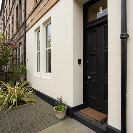 Daire Spacious 2 Bedroom House Near The Meadows *