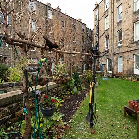 Daire Spacious 2 Bedroom House Near The Meadows