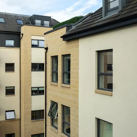 Comfy 2 Bedroom Near Centre Ferienhaus