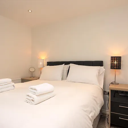 Comfy 2 Bedroom Near Centre * Edinburgh