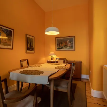 Newly Renovated 1 Bedroom Near Charming Newhaven *