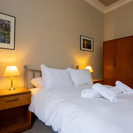 Newly Renovated 1 Bedroom Near Charming Newhaven Edinburgh