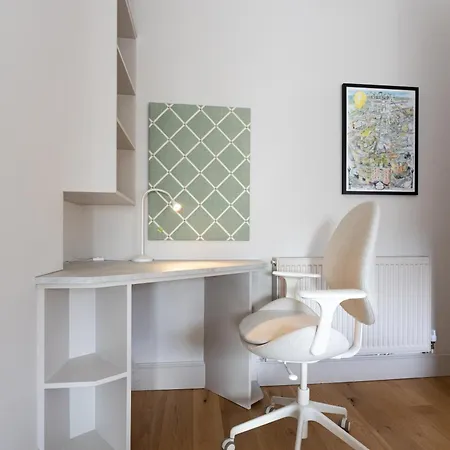 Gorgeous 4 Bed Right Beside The Meadows Appartement