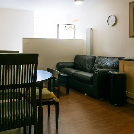 Homely 3 Bedroom In The Heart Of Edinburgh