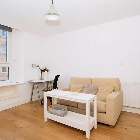 Sleek & Central 2bd Flat - Haymarket Apartment *