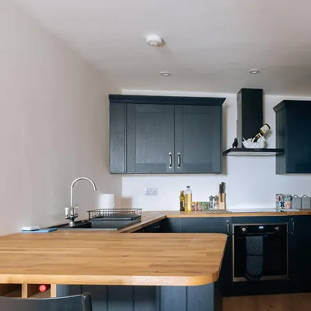 & Modern 2bd Flat -