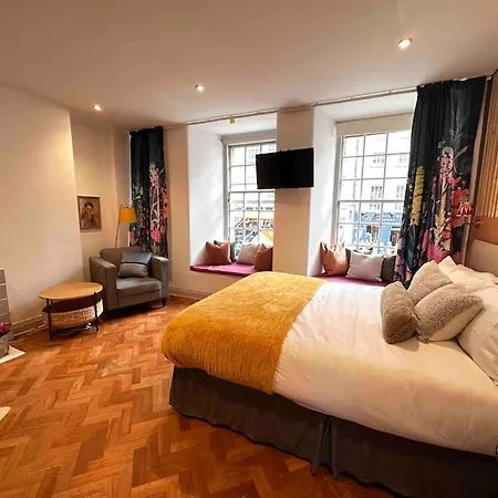 16th Century Courtyard On The Royal Mile Apartamento