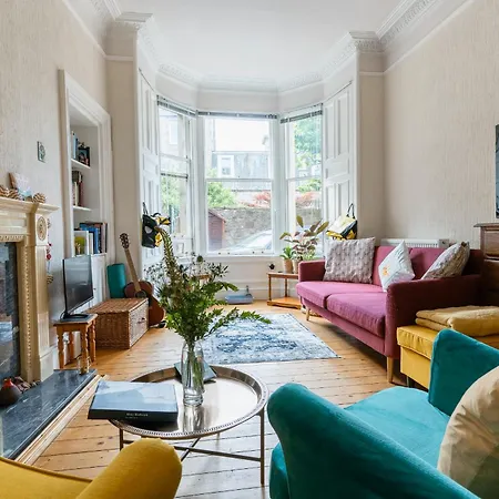Palm Tree Apartment- Period With Cat Apartment