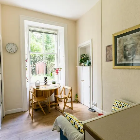 Palm Tree Apartment- Period With Cat Édimbourg