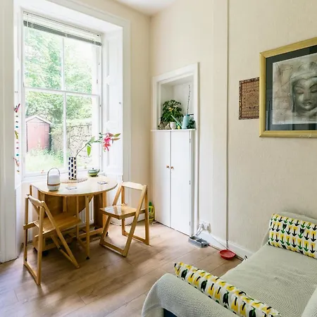 Appartement Palm Tree Apartment- Period With Cat