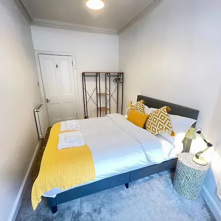 Lovely Two Bedrooms Апартаменты