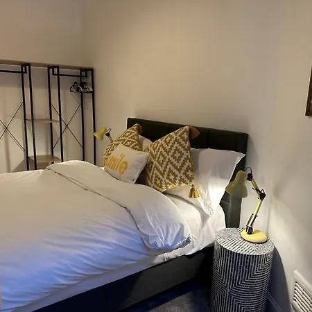 Апартаменты Lovely Two Bedrooms Эдинбург