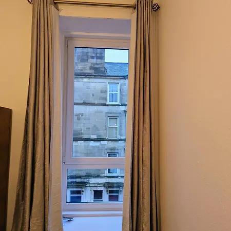 Cozy In Center *