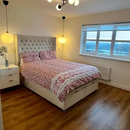 Modern And Spacious With Large Garden Ferienhaus Edinburgh