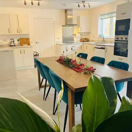 Modern And Spacious With Large Garden