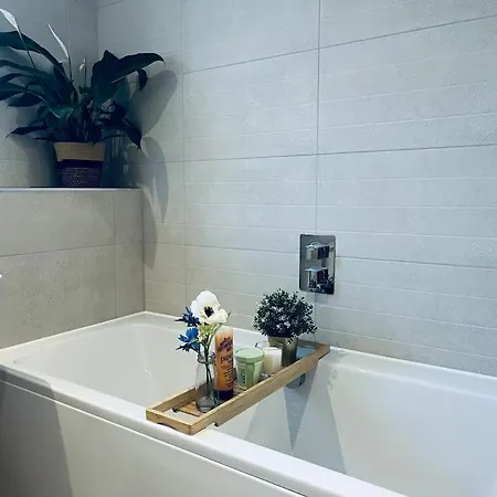 Modern And Spacious With Large Garden