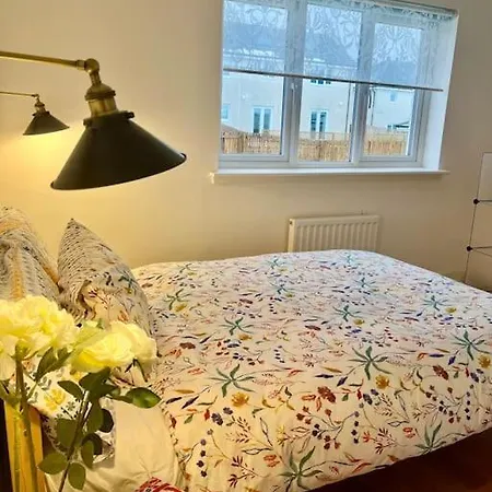 בית נופש Modern And Spacious With Large Garden