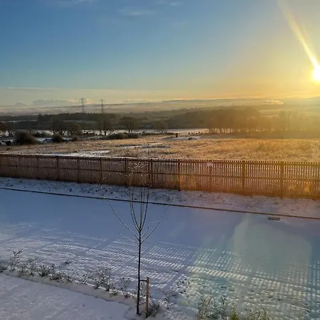 Ferienhaus Modern And Spacious With Large Garden *