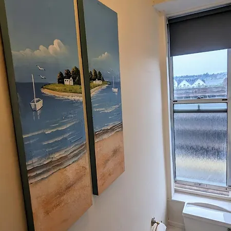 Sunny Haymarket * אדינבורו