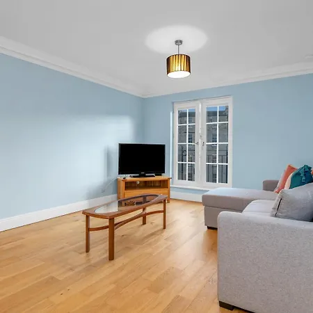 Guestready - Light & Airy In New Town