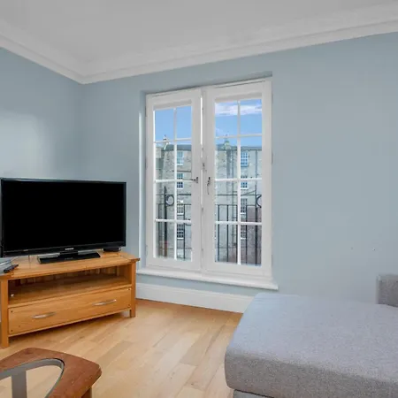Guestready - Light & Airy In New Town Apartment