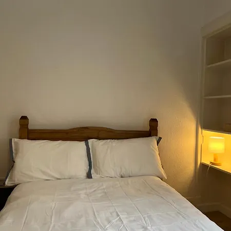 Spacious Boutique Two-bedroom Next To The Castle * Edinburg