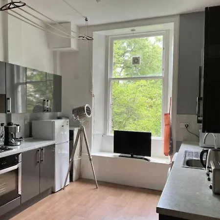 Spacious Retreat Apartment Edinburgh