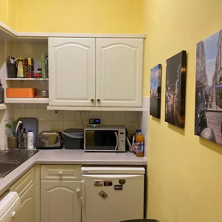 In Historic Tenement Shared Near Old Town Homestay