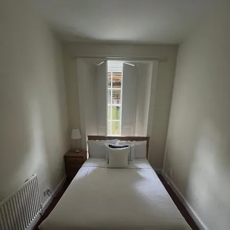 Apartment 3 Bedroom Flat, Newtown *