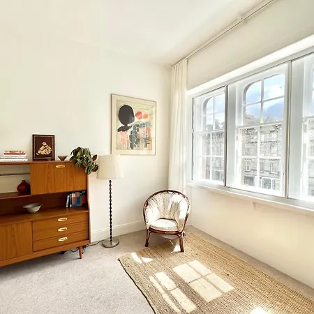 Bright Old Town Centre * 에든버러