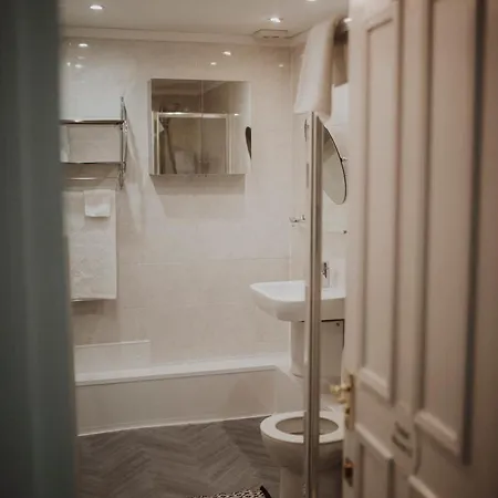 16 Pilrig Bed and Breakfast 3*