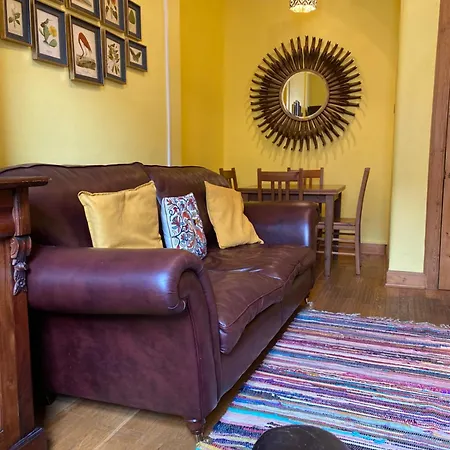 Charming 1 Bedroom Apartman