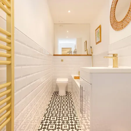 Elegant Stockbridge 2-bedroom - Ground Floor *