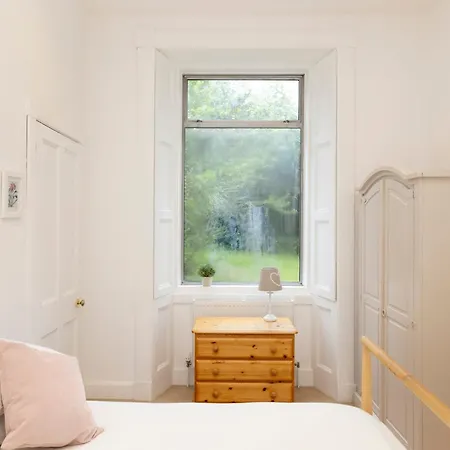 Elegant Stockbridge 2-bedroom - Ground Floor شقة *