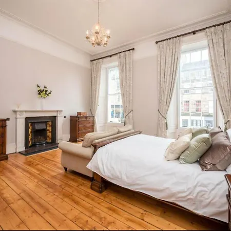 Elegant Flat In Meadows Apartament