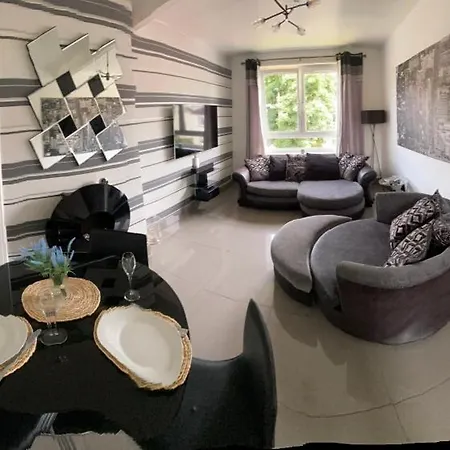 Апартаменты Modern Quiet Center Airport 2 Bedroom Эдинбург