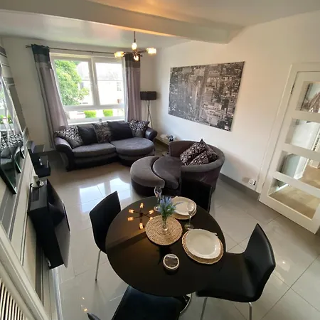 Modern Quiet Center Airport 2 Bedroom