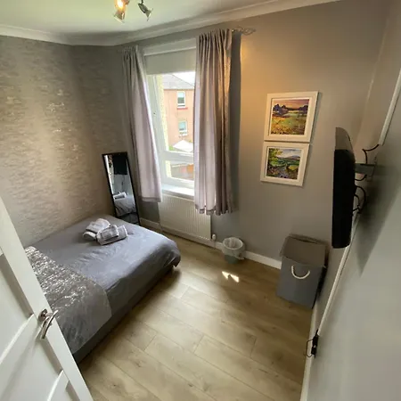 Апартаменты Modern Quiet Center Airport 2 Bedroom *