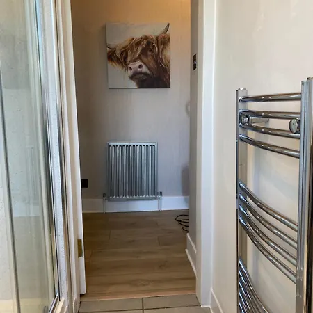 Modern Quiet Center Airport 2 Bedroom אדינבורו